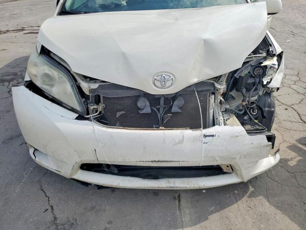 2017 TOYOTA SIENNA