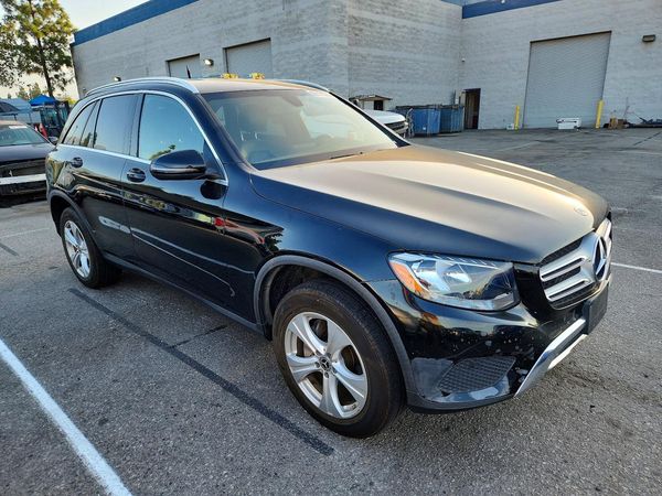 2017 MERCEDES-BENZ GLC-CLASS GLC300 — Passenger 3/4