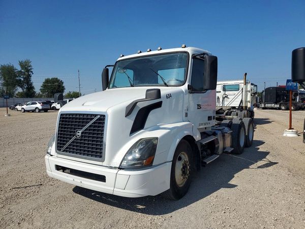 2016 VOLVO VN