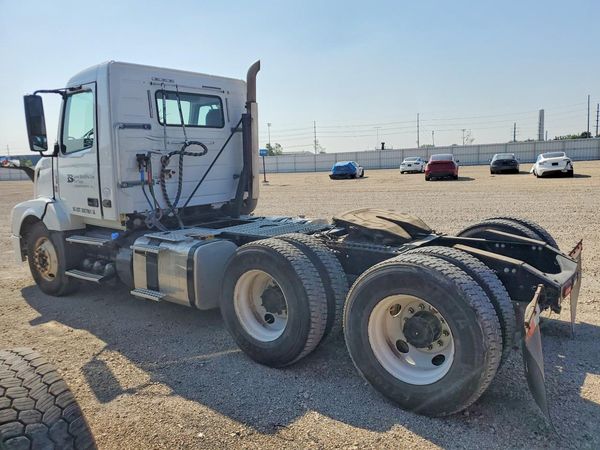 2016 VOLVO VN