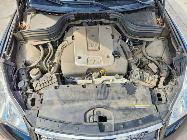 2017 INFINITI QX50 — Engine bay