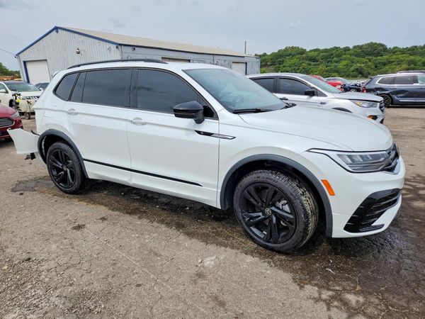 2024 VOLKSWAGEN TIGUAN 4Motion SE R-Line Black