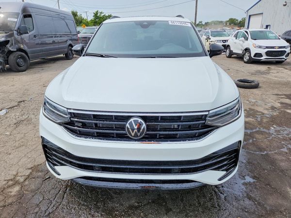 2024 VOLKSWAGEN TIGUAN 4Motion SE R-Line Black