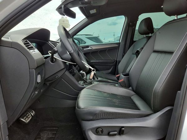 2024 VOLKSWAGEN TIGUAN 4Motion SE R-Line Black