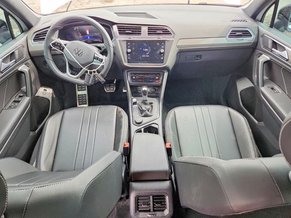 2024 VOLKSWAGEN TIGUAN 4Motion SE R-Line Black