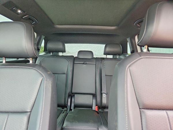 2024 VOLKSWAGEN TIGUAN 4Motion SE R-Line Black