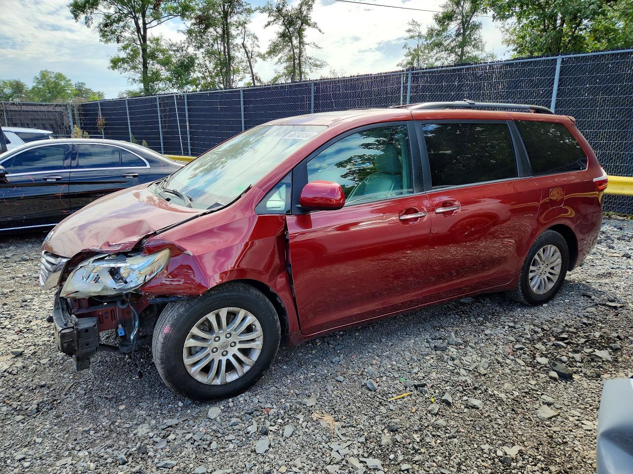 2015 TOYOTA SIENNA