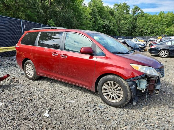 2015 TOYOTA SIENNA