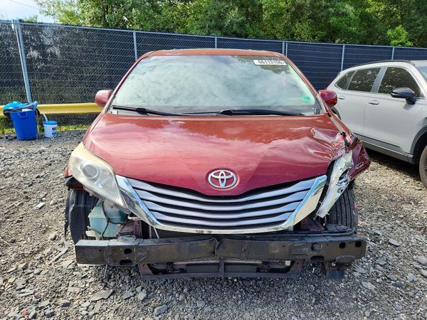 2015 TOYOTA SIENNA