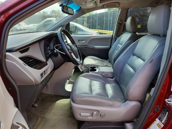 2015 TOYOTA SIENNA