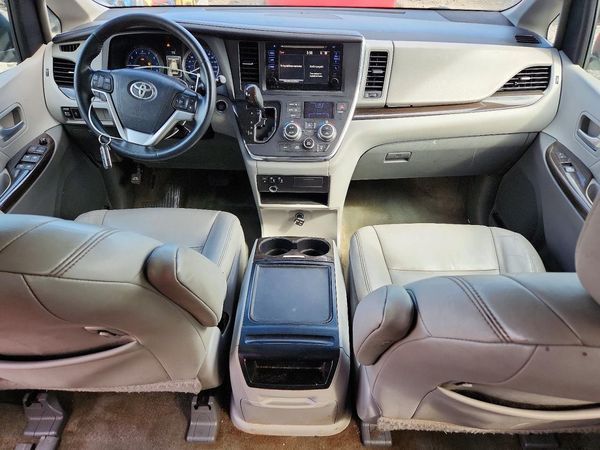 2015 TOYOTA SIENNA