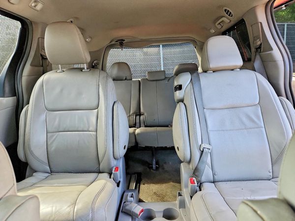 2015 TOYOTA SIENNA