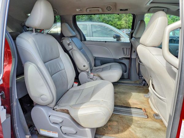 2015 TOYOTA SIENNA