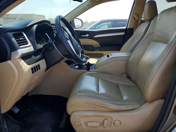 2016 TOYOTA HIGHLANDER