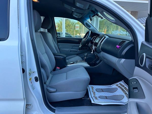 2015 TOYOTA TACOMA Delux Grade