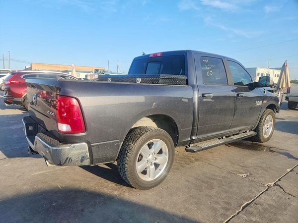 2016 RAM 1500 SLT