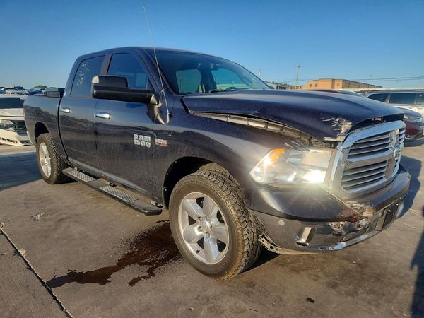 2016 RAM 1500 SLT