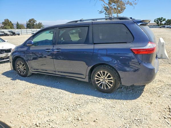 2018 TOYOTA SIENNA