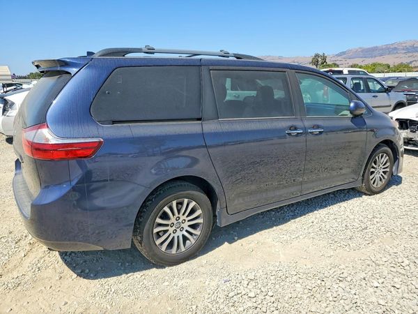 2018 TOYOTA SIENNA