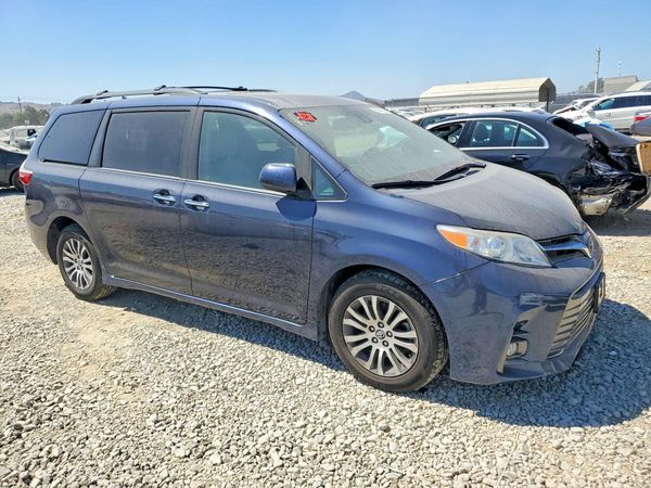 2018 TOYOTA SIENNA