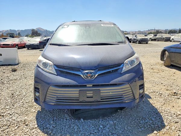 2018 TOYOTA SIENNA