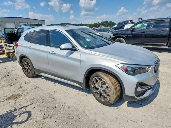 2021 BMW X1 xDrive28i — Passenger 3/4