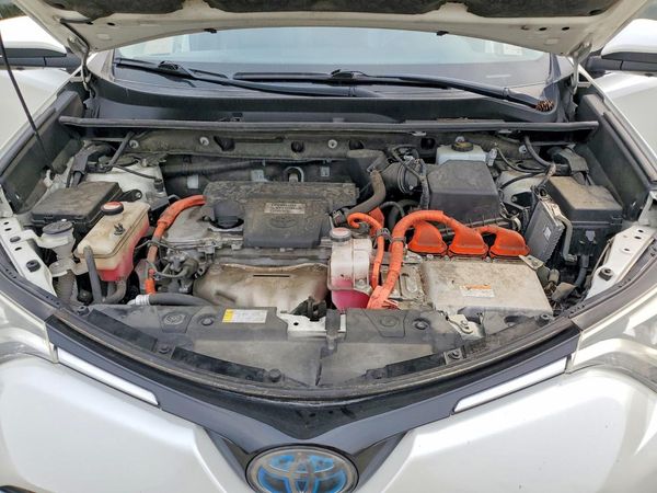 2016 TOYOTA RAV4 Limited (G Grade) — Engine bay