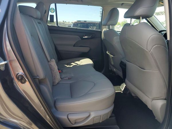 2020 TOYOTA HIGHLANDER XLE