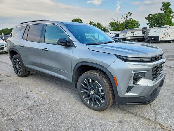 2026 CHEVROLET TRAVERSE LT — Passenger 3/4