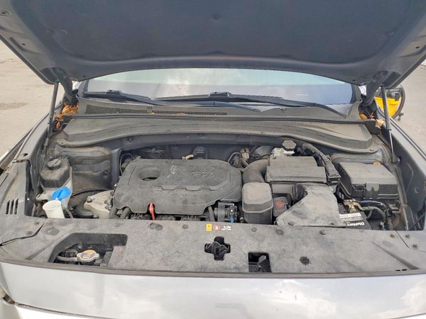 2019 HYUNDAI SANTA FE SE