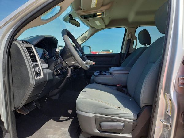 2017 RAM 1500 ST CREW CAB 4X4