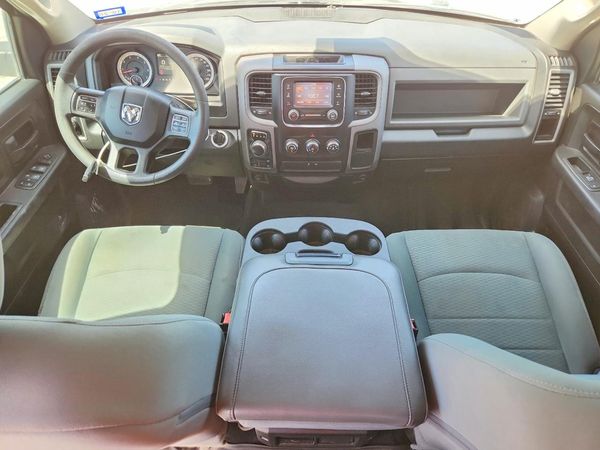 2017 RAM 1500 ST CREW CAB 4X4