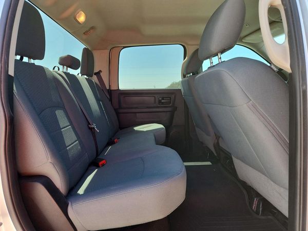 2017 RAM 1500 ST CREW CAB 4X4