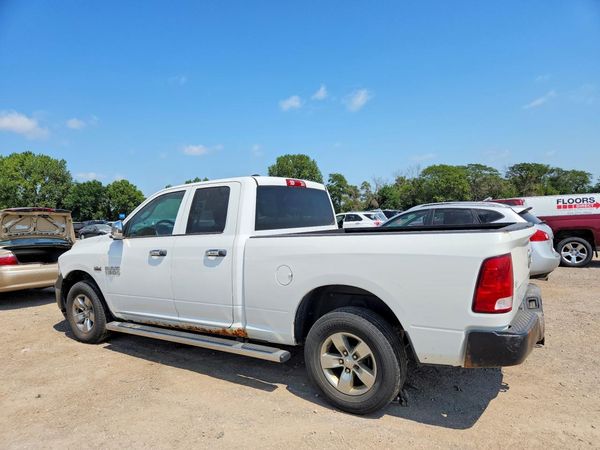 2016 RAM 1500 ST QUAD CAB 4X4
