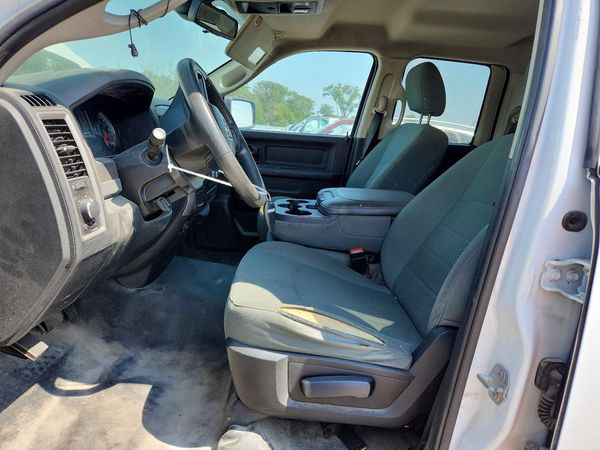 2016 RAM 1500 ST QUAD CAB 4X4