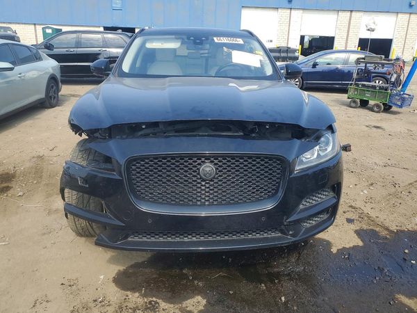 2017 JAGUAR F-PACE Prestige