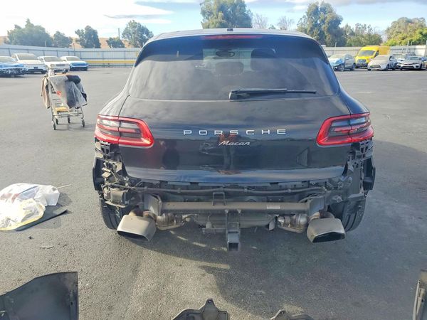 2018 PORSCHE MACAN