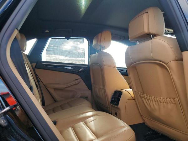 2018 PORSCHE MACAN