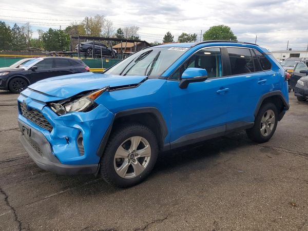 2020 TOYOTA RAV4 XLE