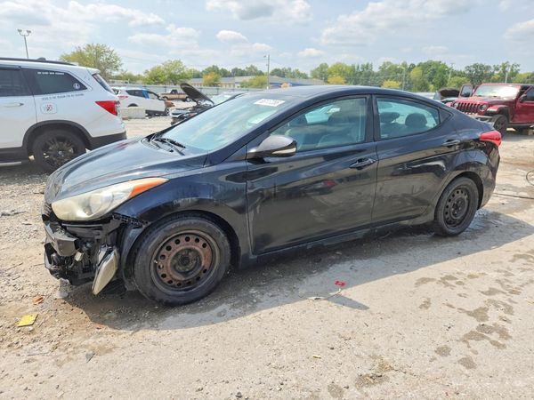 2013 HYUNDAI ELANTRA — Front 3/4