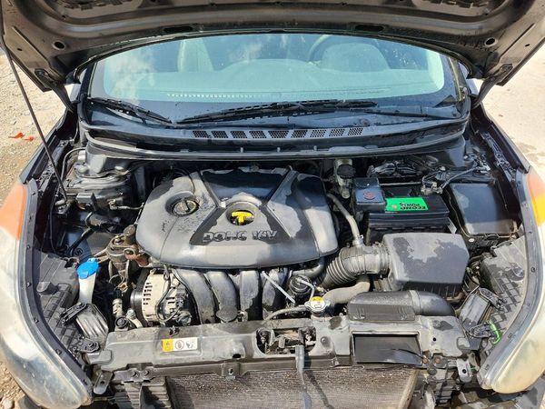 2013 HYUNDAI ELANTRA — Engine bay