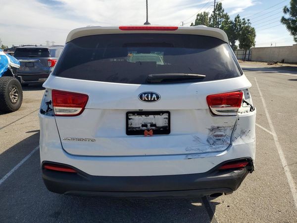 2016 KIA SORENTO L / LX