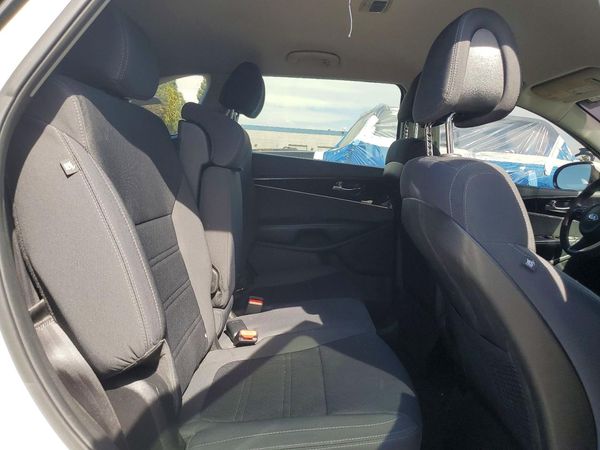 2016 KIA SORENTO L / LX