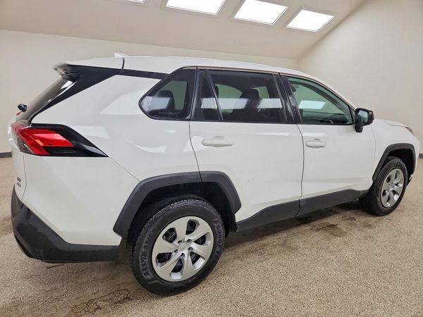 2022 TOYOTA RAV4 LE