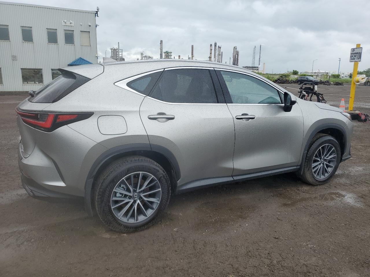 2025 LEXUS NX 450h+ Luxury