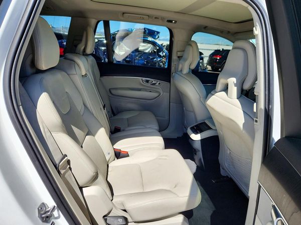 2020 VOLVO XC90