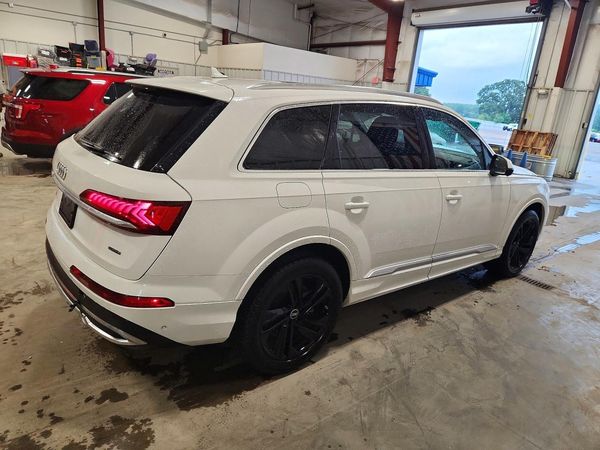 2022 AUDI Q7 quattro Premium Plus