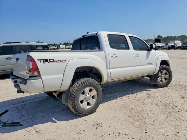 2015 TOYOTA TACOMA