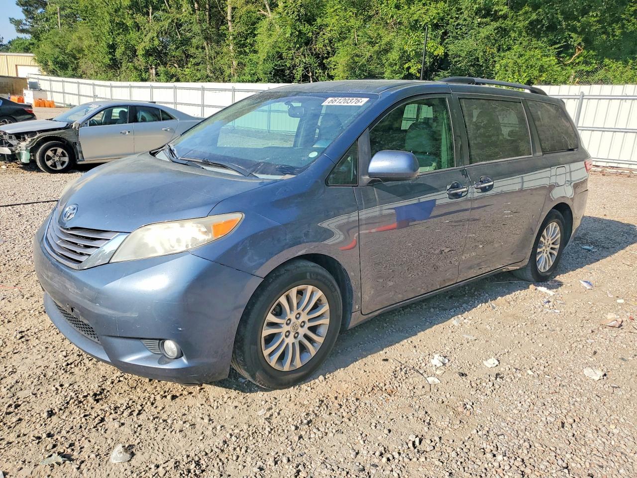 2015 TOYOTA SIENNA