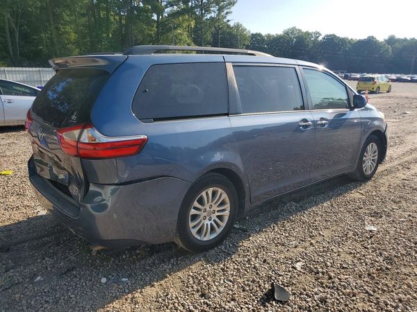 2015 TOYOTA SIENNA